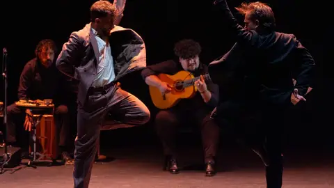 Los hermanos Diego y Hugo Aguilar preestrenan en el marco de In Progress ‘Cuestión de tiempo’, un encuentro íntimo con el flamenco que explora la herencia, la memoria y el vínculo familiar Los hermanos Diego y Hugo Aguilar preestrenan en el marco de In Progress ‘Cuestión de tiempo’, un encuentro íntimo con el flamenco que explora la herencia, la memoria y el vínculo familiar
