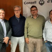 La Cofradía de Pescadores de Villajoyosa participa en Ibiza en una reunión clave para relanzar la pesca de arrastre La Cofradía de Pescadores de Villajoyosa participa en Ibiza en una reunión clave para relanzar la pesca de arrastre