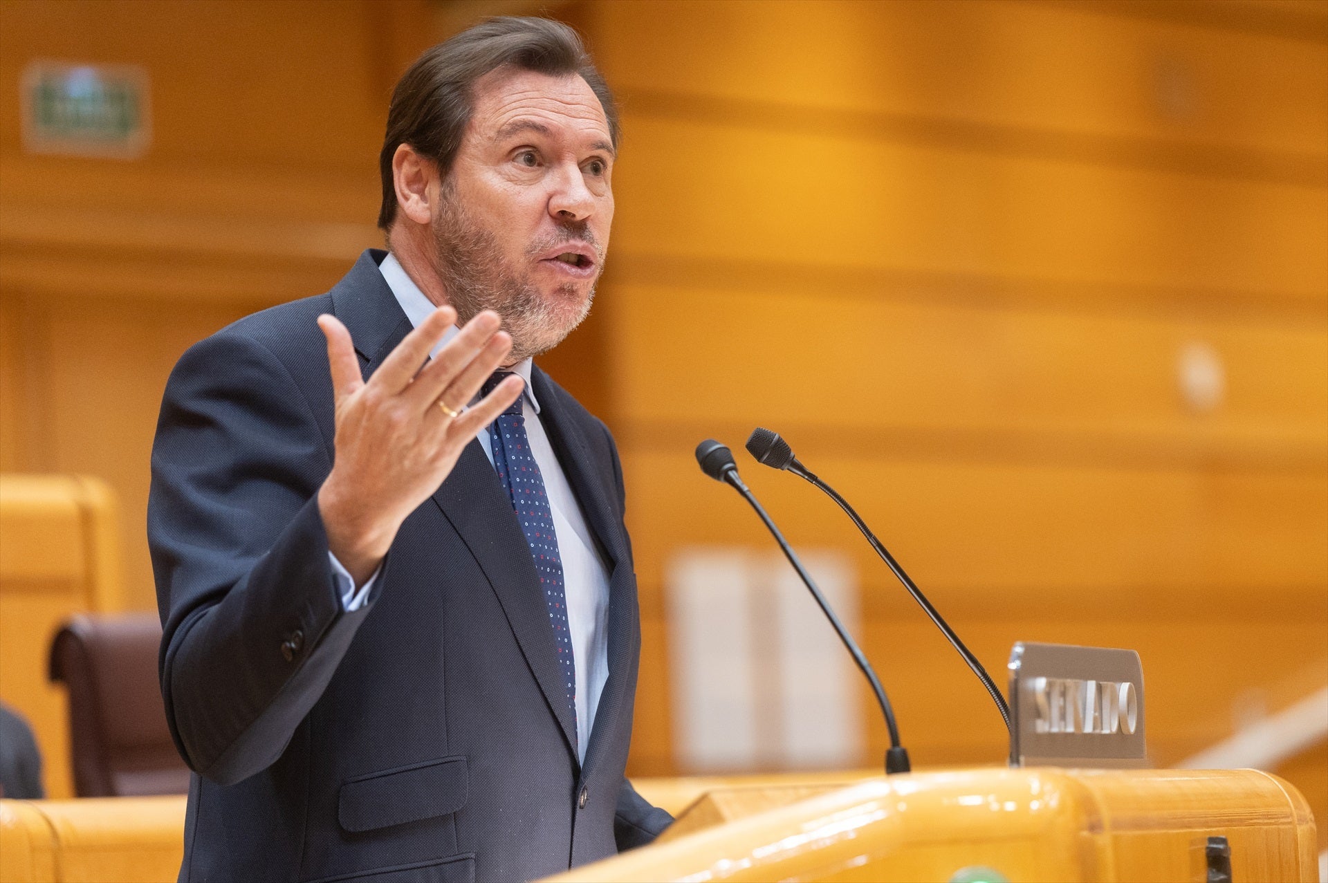 Puente, tras el reproche de ERC por no haber ido a Cataluña: "Les pido que se pongan en mi lugar, no sé si he dormido tres horas al día" Puente, tras el reproche de ERC por no haber ido a Cataluña: "Les pido que se pongan en mi lugar, no sé si he dormido tres horas al día"