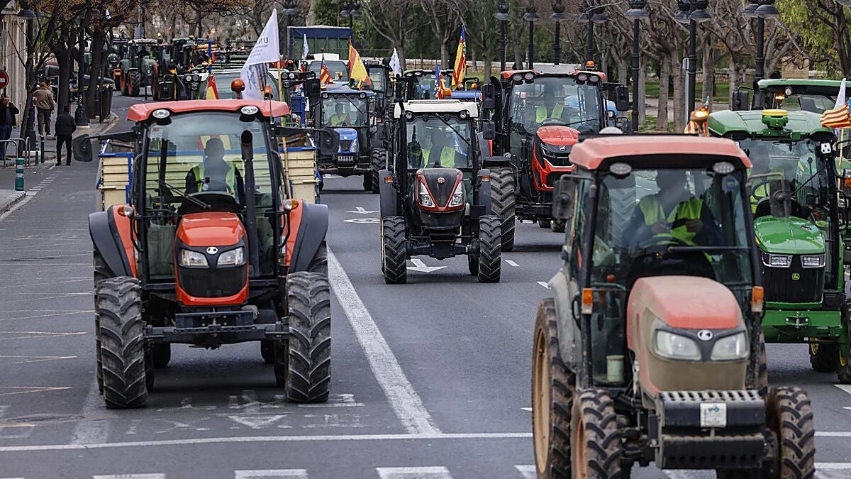 "Hasta que no llegue el último tractor y autobús a Colón no se mueve ni uno" : la tractorada contra el acuerdo con Mercosur