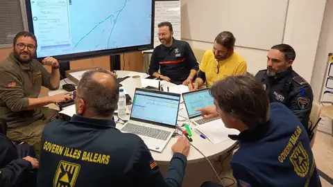 Efectivos del Servicio de Emergencias del 112 Baleares, analizando las consecuencias de la Borrasca Kristín en las islas. Efectivos del Servicio de Emergencias del 112 Baleares, analizando las consecuencias de la Borrasca Kristín en las islas.