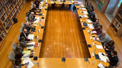 El pleno de Santiago acuerda de forma unánime mejorar la red viaria y tumba la propuesta del PP de quitar un radar en Conxo El pleno de Santiago acuerda de forma unánime mejorar la red viaria y tumba la propuesta del PP de quitar un radar en Conxo