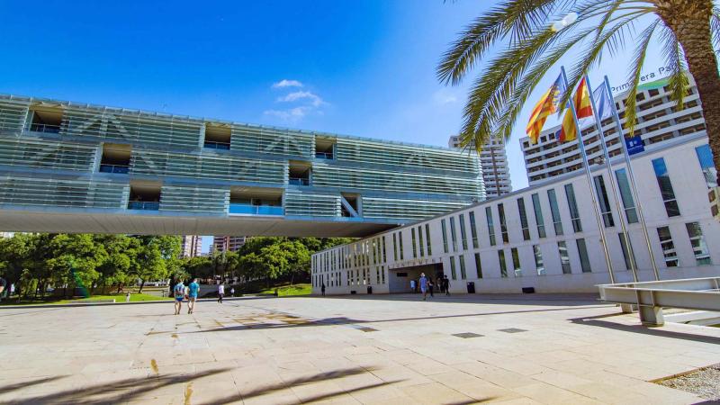 Benidorm destina otros 16.100 euros en ayudas para apoyar a nuevos autónomos y proyectos emprendedores Benidorm destina otros 16.100 euros en ayudas para apoyar a nuevos autónomos y proyectos emprendedores