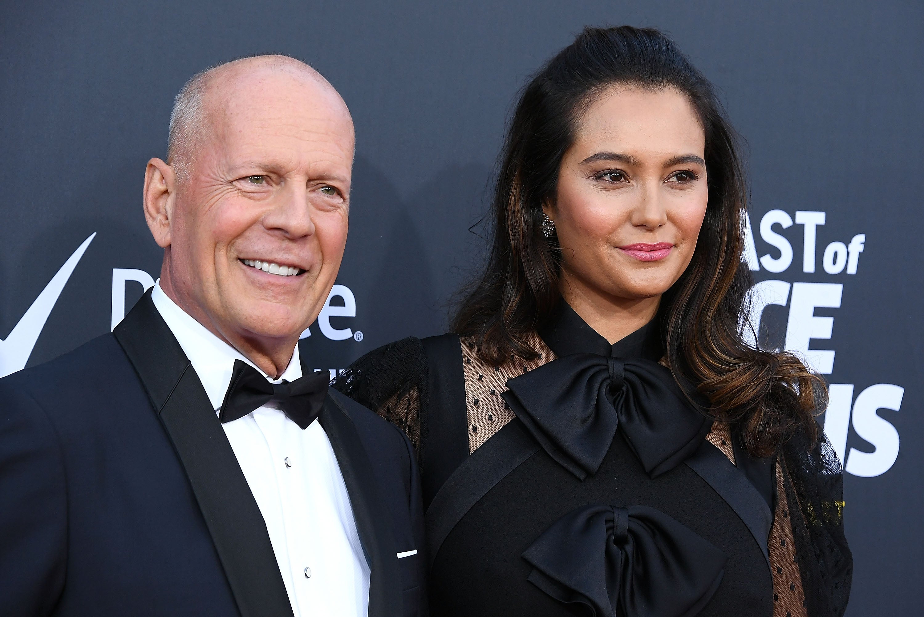 La mujer de Bruce Willis vuelve a actualizar su estado de salud: "Solo le está fallando el cerebro" La mujer de Bruce Willis vuelve a actualizar su estado de salud: "Solo le está fallando el cerebro"