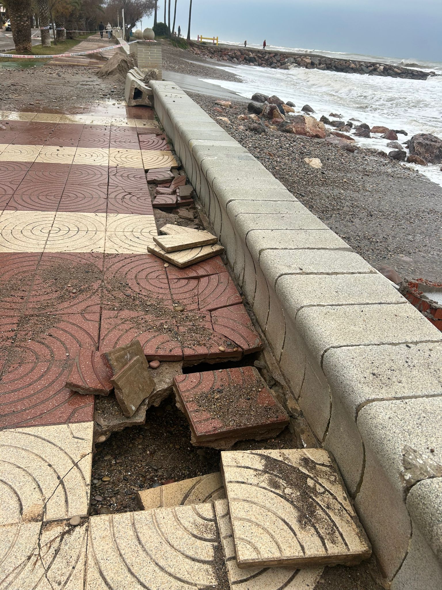 Alcalde de Moncofa: "Estamos desolados y con mucha incertidumbre cada vez que llega un temporal marítimo" Alcalde de Moncofa: "Estamos desolados y con mucha incertidumbre cada vez que llega un temporal marítimo"