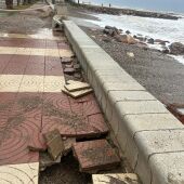 Destrozos en el paseo marítimo de Moncofa tras la borrasca Harry. 