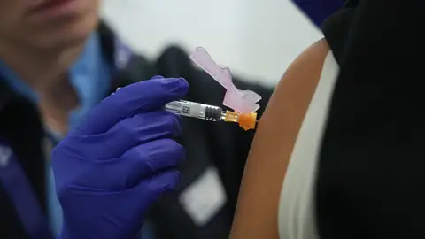 El Gobierno vasco detecta otras dos vacunas caducadas y cifra en 78 el número de posibles afectados El Gobierno vasco detecta otras dos vacunas caducadas y cifra en 78 el número de posibles afectados