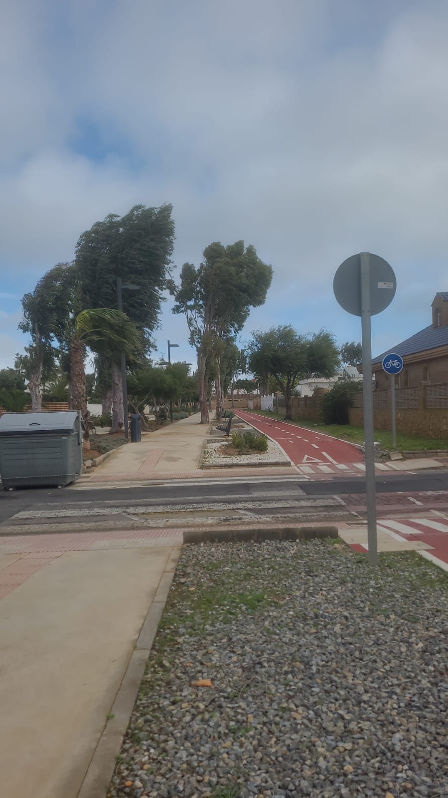 Vecinos y comerciantes de la Urba de Roquetas alertan sobre el incremento de delitos en esa zona turística Vecinos y comerciantes de la Urba de Roquetas alertan sobre el incremento de delitos en esa zona turística