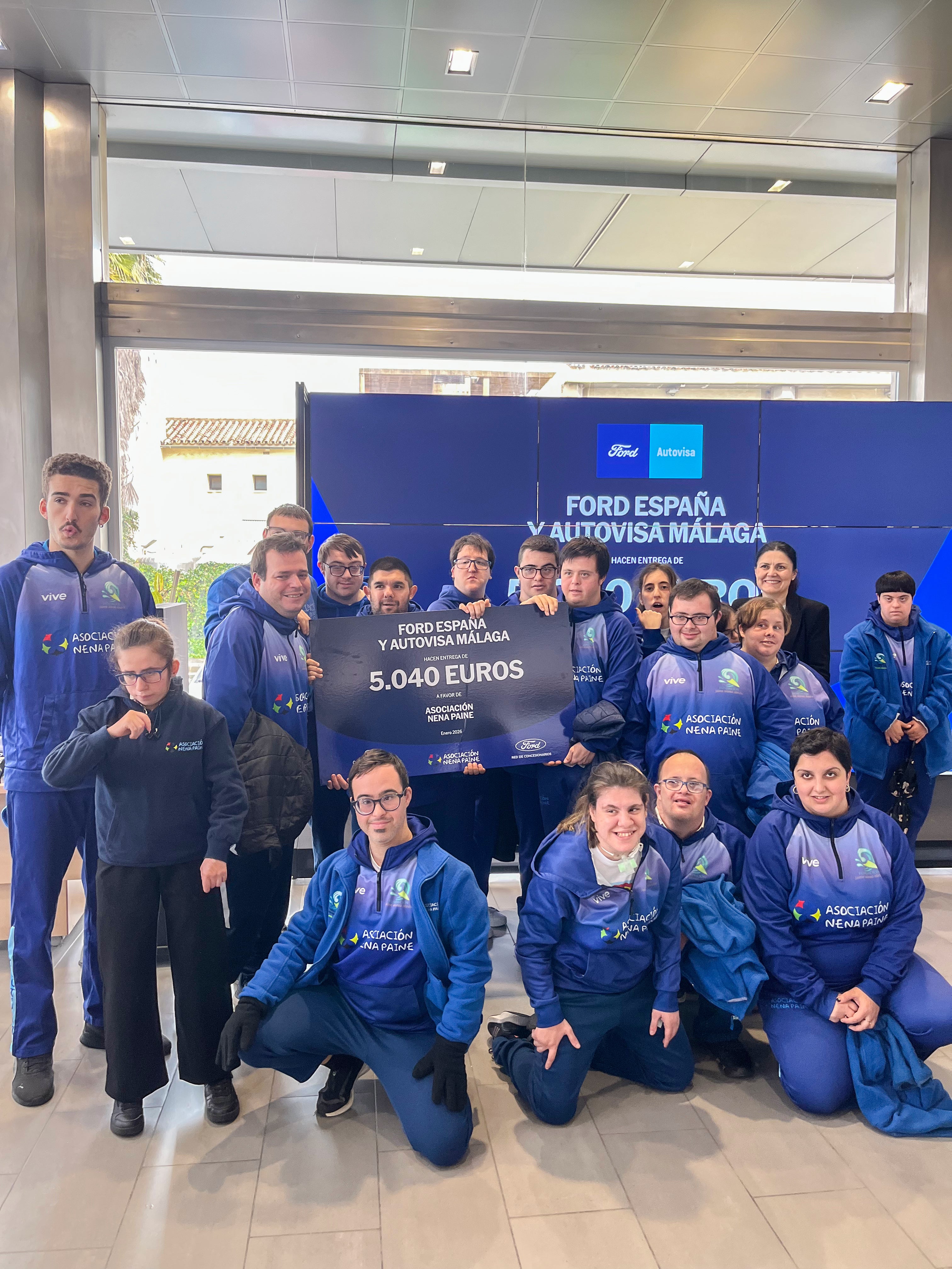 Ford Autovisa entrega más de 5.000 € a la Asociación Nena Paine gracias a su campaña solidaria de pruebas de conducción Ford Autovisa entrega más de 5.000 € a la Asociación Nena Paine gracias a su campaña solidaria de pruebas de conducción