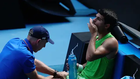 Carlos Alcaraz, con molestias físicas en el Open de Australia. Carlos Alcaraz, con molestias físicas en el Open de Australia.
