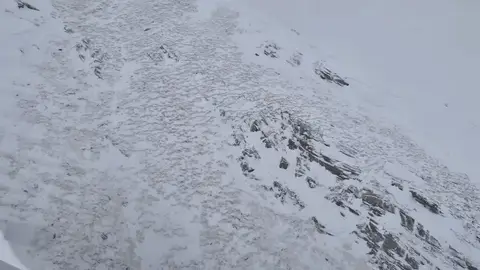 El alud se produjo en el circo de Cibollés, en una zona fuera de pistas, en el entorno de Cerler. El alud se produjo en el circo de Cibollés, en una zona fuera de pistas, en el entorno de Cerler.