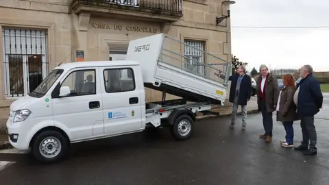 A Xunta financia un novo vehículo lixeiro para o Concello de Castrelo do Val A Xunta financia un novo vehículo lixeiro para o Concello de Castrelo do Val