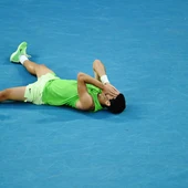 Alcaraz gana a Zverev en un duelo de más de cinco horas y alcanza la final en Australia. Alcaraz gana a Zverev en un duelo de más de cinco horas y alcanza la final en Australia.