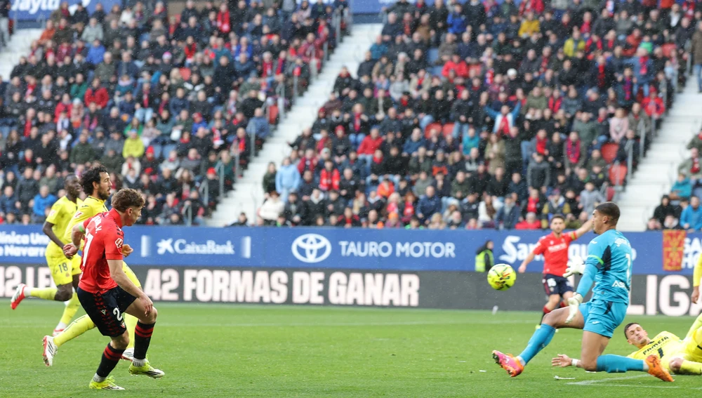 Víctor Muñoz tuvo esta buena ocasión pero su dispro lo detuvo Júnior R. Víctor Muñoz tuvo esta buena ocasión pero su dispro lo detuvo Júnior R.