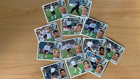 Cromos de parte de la plantel de la Unión Deportiva Salamanca en el curso 1997-1998 Cromos de parte de la plantel de la Unión Deportiva Salamanca en el curso 1997-1998