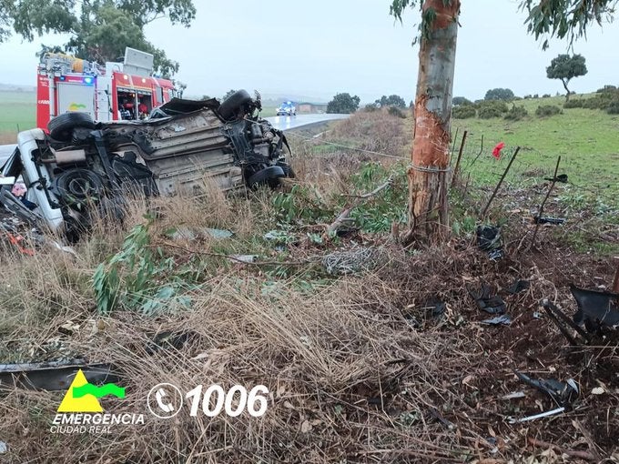Un fallecido tras salida de vía y posterior vuelco de un turismo en Villamayor de Calatrava Un fallecido tras salida de vía y posterior vuelco de un turismo en Villamayor de Calatrava