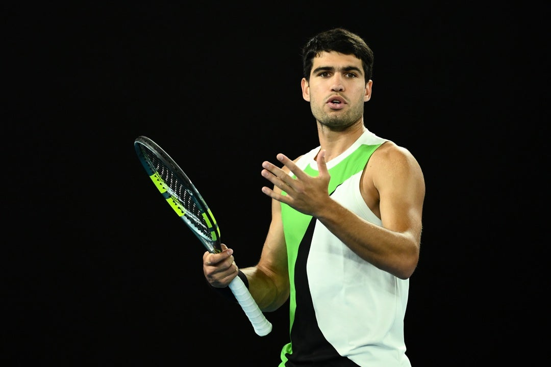 El enfado de Alcaraz por el cierre del techo durante la final con Djokovic: "Es injusto" El enfado de Alcaraz por el cierre del techo durante la final con Djokovic: "Es injusto"