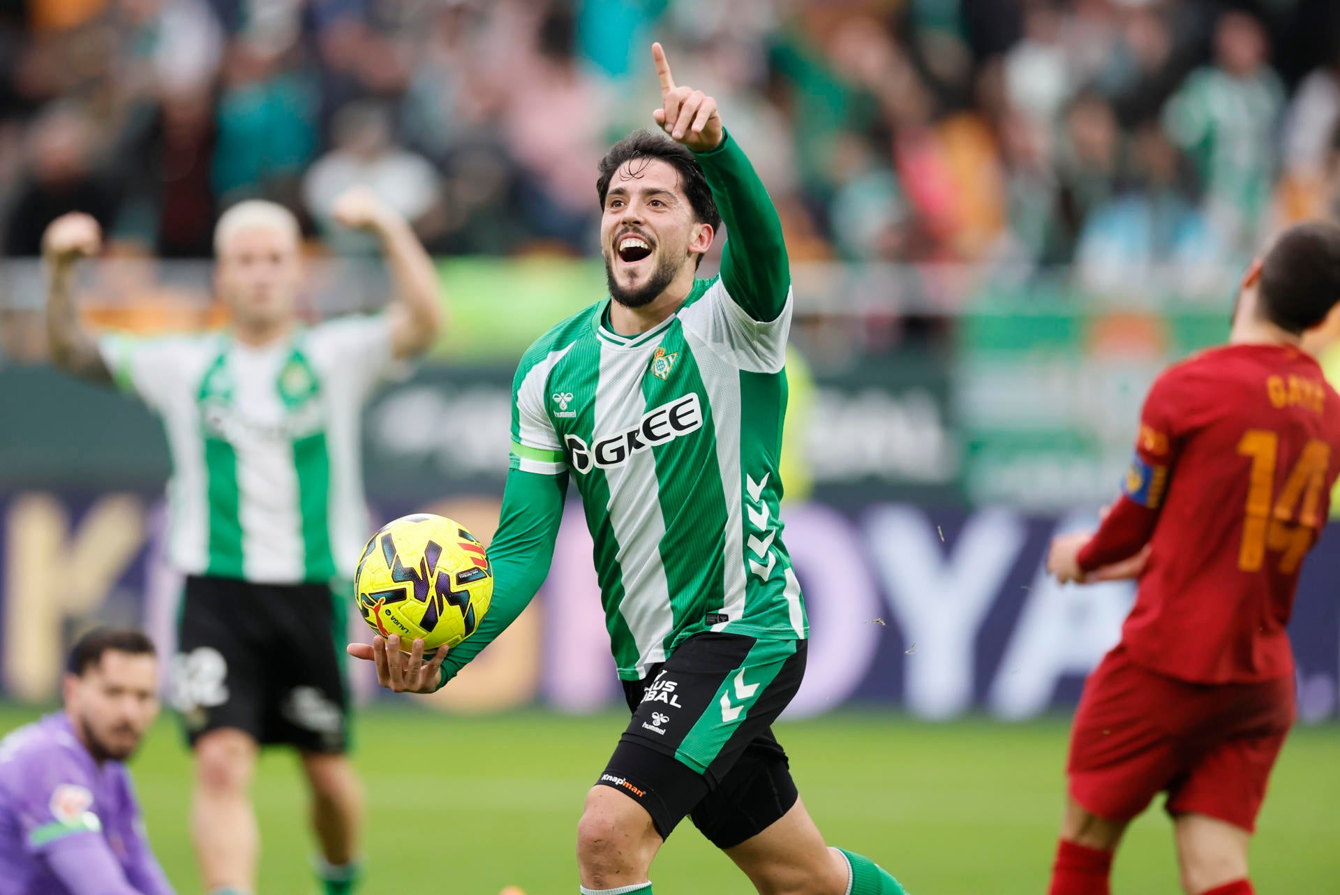 Fornals se viste de superhéroe y lleva al Betis a la quinta plaza Fornals se viste de superhéroe y lleva al Betis a la quinta plaza