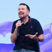 Pablo Iglesias rechaza la invitación de Pérez Reverte: "Es como Julio Iglesias organizando unas jornadas sobre feminismo"