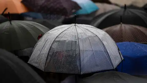 Andalucía se prepara para la alerta por lluvias excepcionales: clases suspendidas y alerta máxima por precipitaciones "sin precedentes" Andalucía se prepara para la alerta por lluvias excepcionales: clases suspendidas y alerta máxima por precipitaciones "sin precedentes"