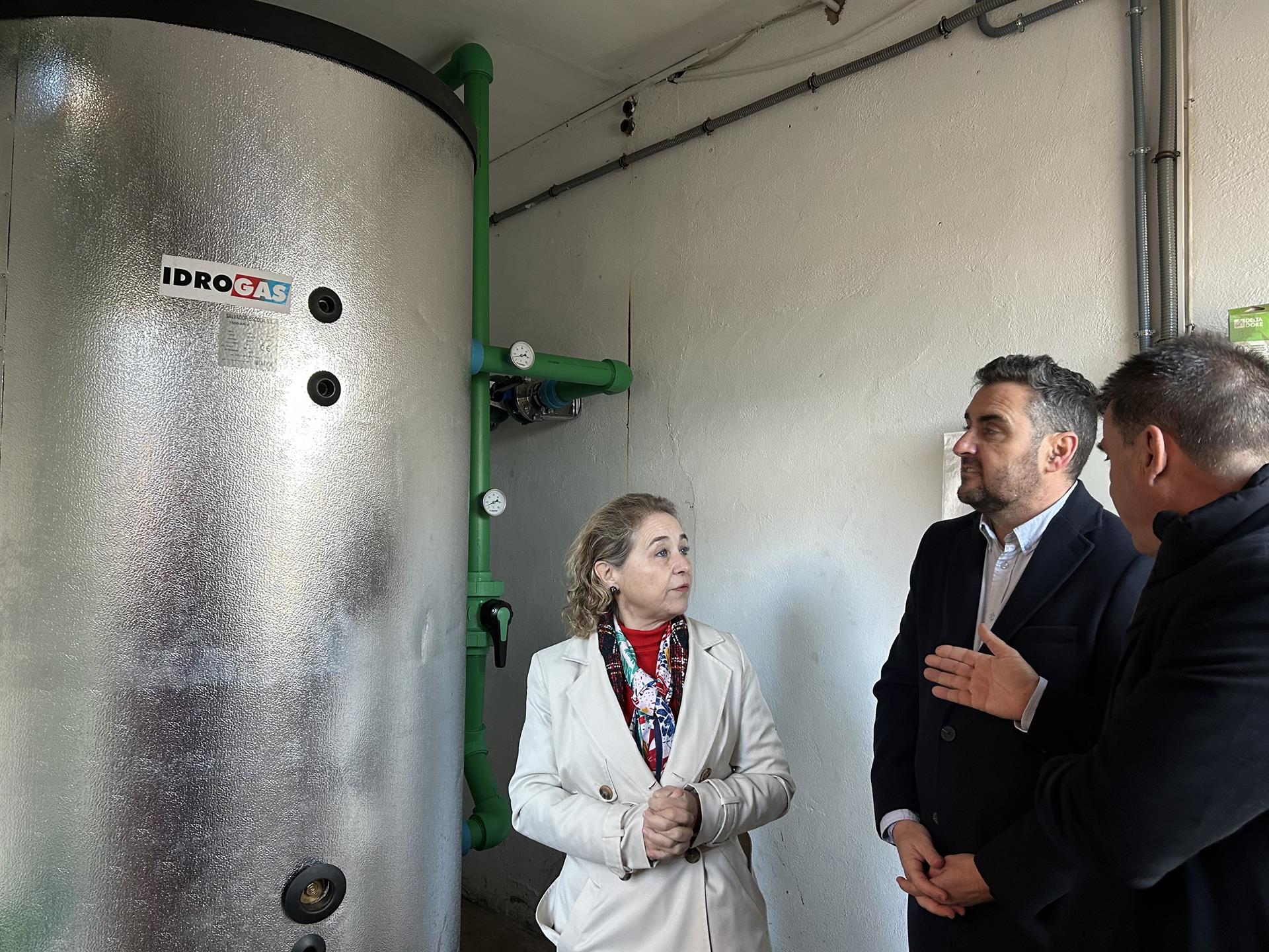 La consejera de Educación anima a los alcaldes a solicitar ayudas de eficiencia energética para los colegios La consejera de Educación anima a los alcaldes a solicitar ayudas de eficiencia energética para los colegios