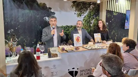 La DOP Torta del Casar participa en el Salón H&T en Málaga para reforzar sus lazos con la hostelería y el turismo La DOP Torta del Casar participa en el Salón H&T en Málaga para reforzar sus lazos con la hostelería y el turismo
