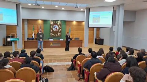 La UEx da la bienvenida a 173 estudiantes internacionales en una jornada simultánea en Badajoz y Cáceres La UEx da la bienvenida a 173 estudiantes internacionales en una jornada simultánea en Badajoz y Cáceres