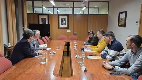 Las organizaciones agrarias muestran al delegado del Gobierno su rechazo al acuerdo con Mercosur y a la nueva PAC Las organizaciones agrarias muestran al delegado del Gobierno su rechazo al acuerdo con Mercosur y a la nueva PAC