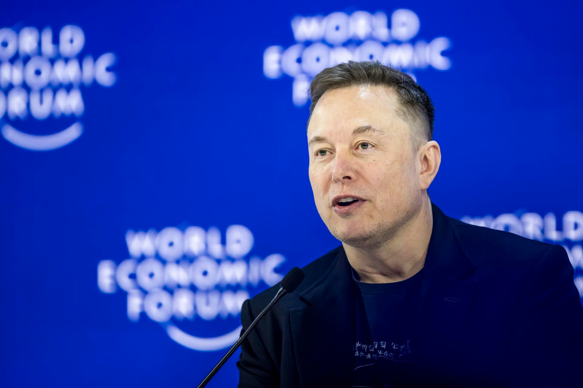 Elon Musk carga contra Sánchez por su prohibición de redes sociales para menores de 16 años: "Tirano y traidor" Elon Musk carga contra Sánchez por su prohibición de redes sociales para menores de 16 años: "Tirano y traidor"