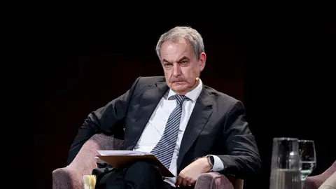 El expresidente del Gobierno José Luis Rodríguez Zapatero interviene durante la presentación del libro 'Las huellas de la Transición. El expresidente del Gobierno José Luis Rodríguez Zapatero interviene durante la presentación del libro 'Las huellas de la Transición.
