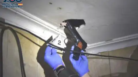 Pistola simulada intervenida por la Policía Nacional Pistola simulada intervenida por la Policía Nacional