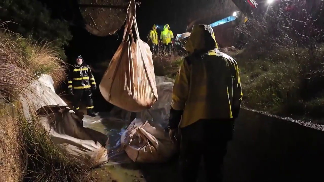 Última hora de la borrasca Leonardo, en directo: Andalucía, en alerta máxima por lluvias, y más de la mitad de España con avisos Última hora de la borrasca Leonardo, en directo: Andalucía, en alerta máxima por lluvias, y más de la mitad de España con avisos