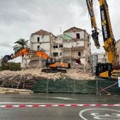 Trabajos de demolición del bloque 11 de San Antón de Elche.