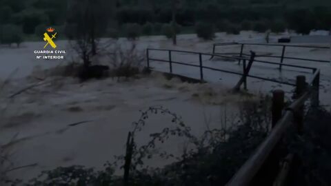 Corte de la carretera MA- 224 en Villanueva del Rosario (Málaga) por el desbordamiento del río Guadalhorce