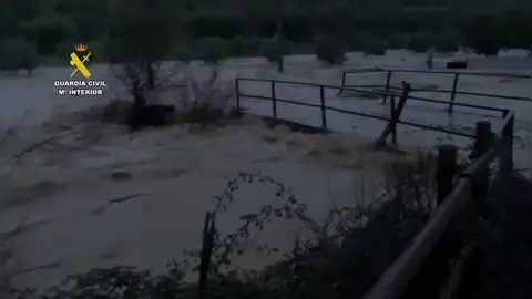 Corte de la carretera MA- 224 en Villanueva del Rosario (Málaga) por el desbordamiento del río Guadalhorce Corte de la carretera MA- 224 en Villanueva del Rosario (Málaga) por el desbordamiento del río Guadalhorce