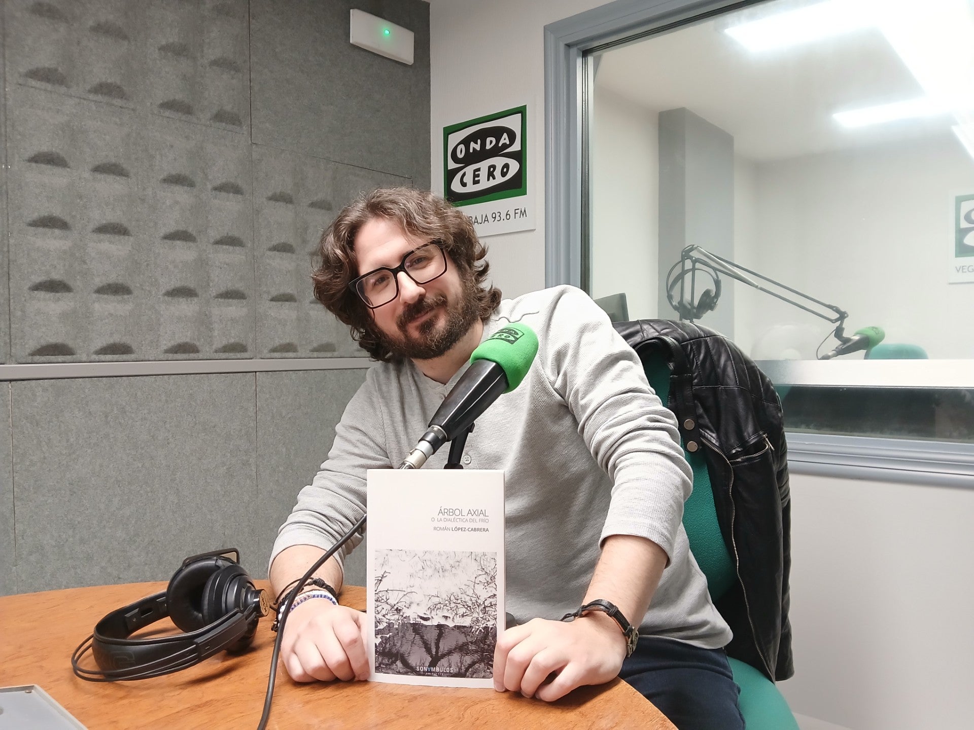 El jacarillense Román López-Cabrera presenta este viernes en Orihuela su poemario 'Árbol axial o la dialéctica del frío' El jacarillense Román López-Cabrera presenta este viernes en Orihuela su poemario 'Árbol axial o la dialéctica del frío'