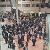 Pasajeros esperando el Avant en la estación de Ciudad Real