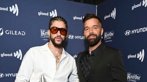 Bad Bunny y Ricky Martin, en los Premios GLAAD Media Awards de 2023.