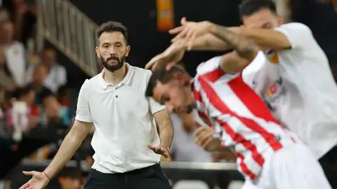 Mestalla pone en juego una semifinal para dos equipos coperos y con problemas en LaLiga Mestalla pone en juego una semifinal para dos equipos coperos y con problemas en LaLiga