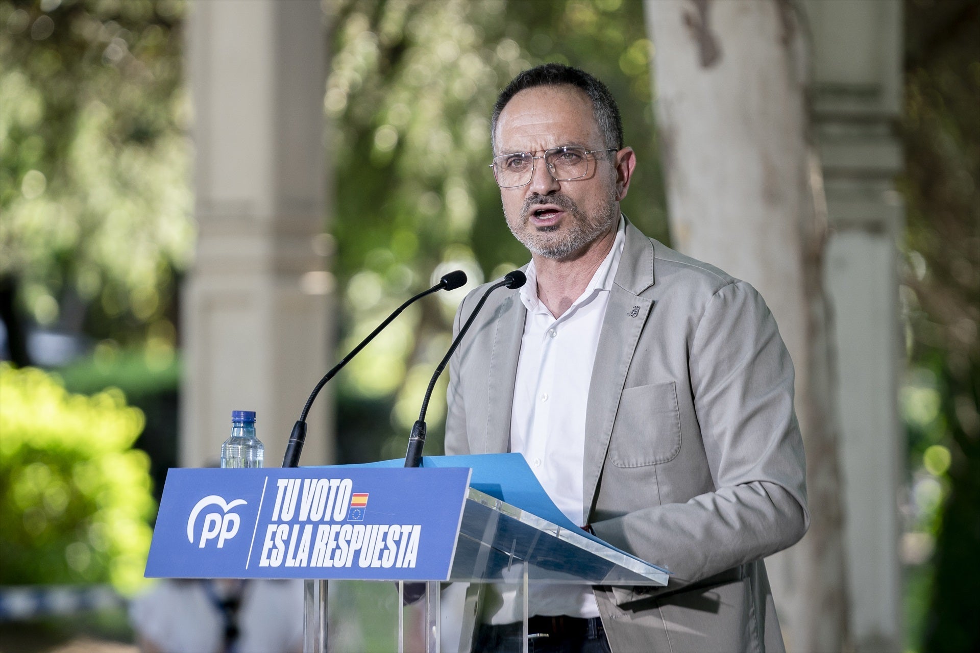 El PP de Madrid tapó una denuncia de acoso sexual contra el alcalde de Móstoles: "Protegerte es no hacer nada" El PP de Madrid tapó una denuncia de acoso sexual contra el alcalde de Móstoles: "Protegerte es no hacer nada"
