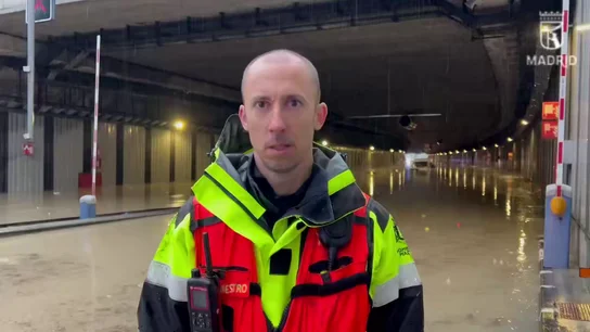 La rotura de una tubería corta el servicio de la línea 8 de Metro de Madrid e inunda la M14 y el túnel de acceso al aeropuerto La rotura de una tubería corta el servicio de la línea 8 de Metro de Madrid e inunda la M14 y el túnel de acceso al aeropuerto