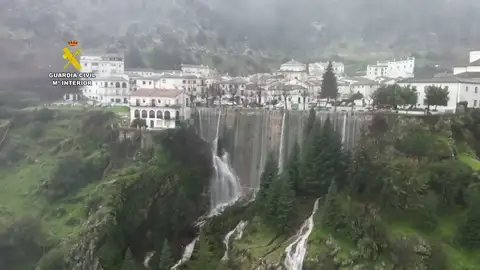 Vista aérea de Grazalema (Cádiz) Vista aérea de Grazalema (Cádiz)