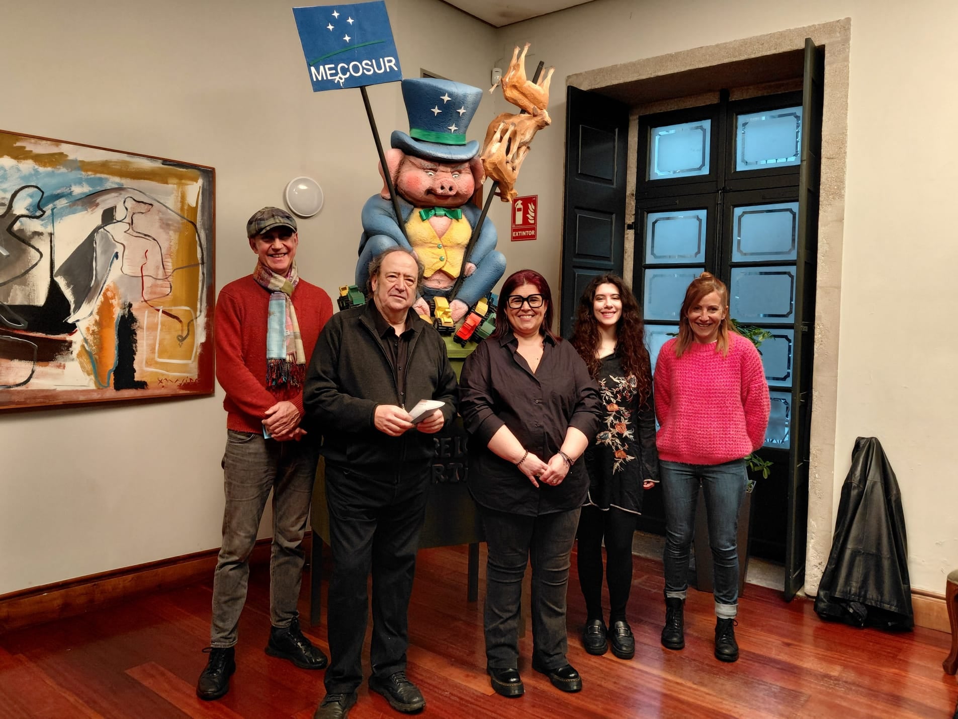 Las protestas por Mercosur inspiran el meco del 'Entroido' de Santiago con O Coro da Rá como pregoneros Las protestas por Mercosur inspiran el meco del 'Entroido' de Santiago con O Coro da Rá como pregoneros