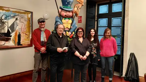 Las protestas por Mercosur inspiran el meco del 'Entroido' de Santiago con O Coro da Rá como pregoneros Las protestas por Mercosur inspiran el meco del 'Entroido' de Santiago con O Coro da Rá como pregoneros