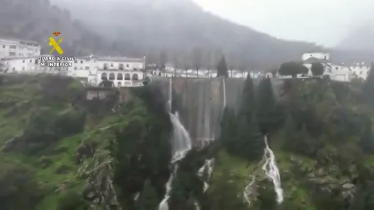 Un meteorólogo explica por qué se evacúa Grazalema: "El riesgo viene desde abajo" Un meteorólogo explica por qué se evacúa Grazalema: "El riesgo viene desde abajo"