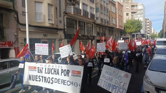Manifestaci&oacute;n en Elche de trabajadores despedidos en Analco, Mar&iacute;a Jaen y Castilian.