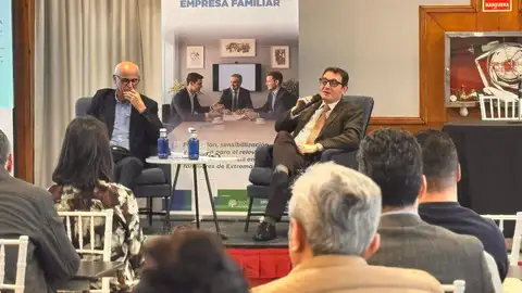 La Junta subraya la necesidad de planificar el relevo familiar para garantizar la continuidad de las empresas extremeñas La Junta subraya la necesidad de planificar el relevo familiar para garantizar la continuidad de las empresas extremeñas