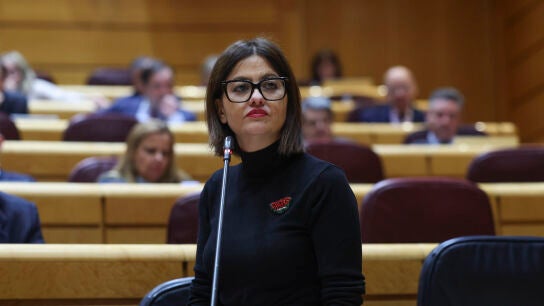La ministra de Juventud e Infancia, Sira Rego, durante una sesi&oacute;n de control al Gobierno en el pleno del Senado