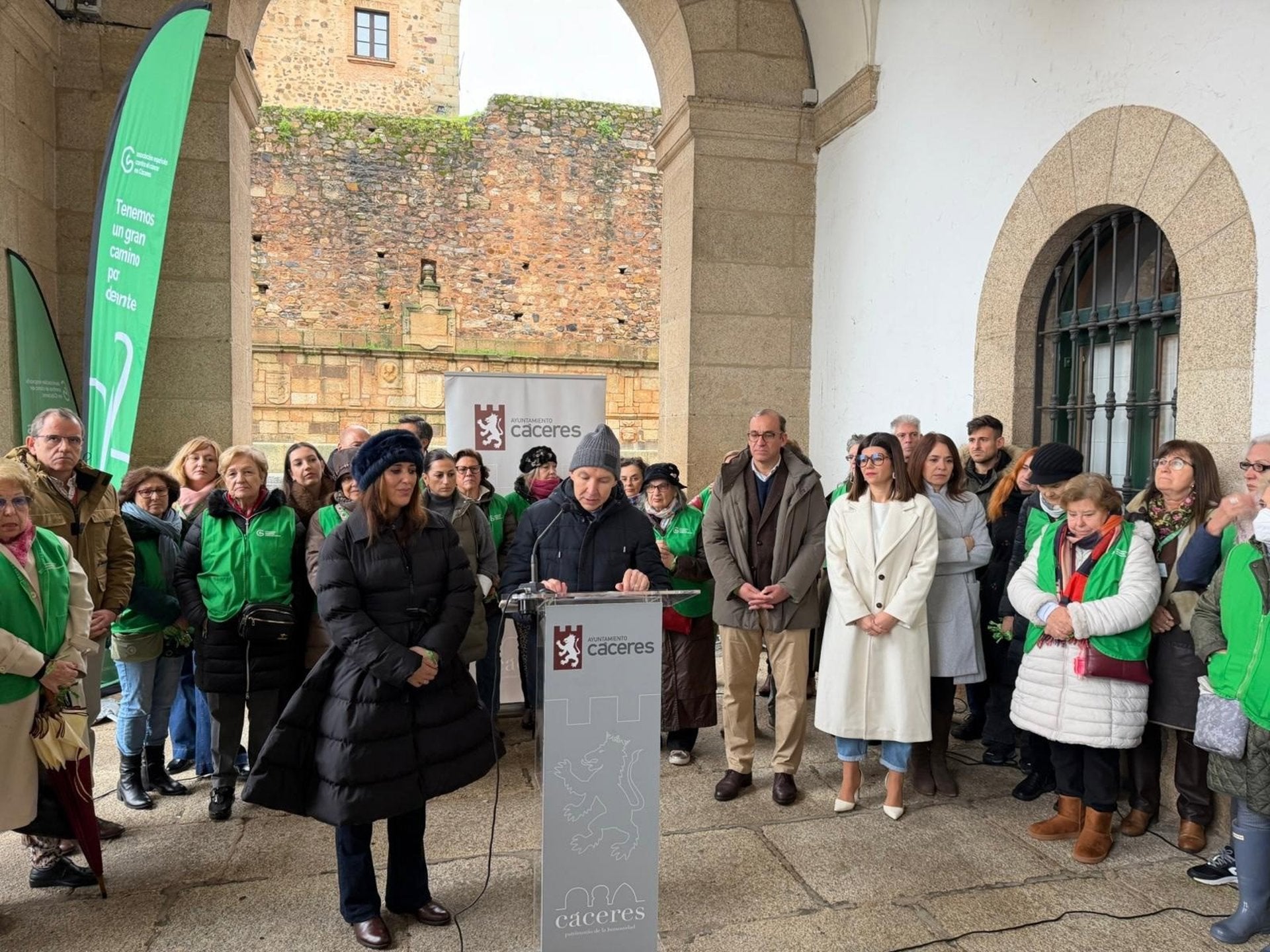 Pacientes y familiares reclaman en el Día Mundial del Cáncer en Cáceres una atención oncológica "más humana e integral" Pacientes y familiares reclaman en el Día Mundial del Cáncer en Cáceres una atención oncológica "más humana e integral"