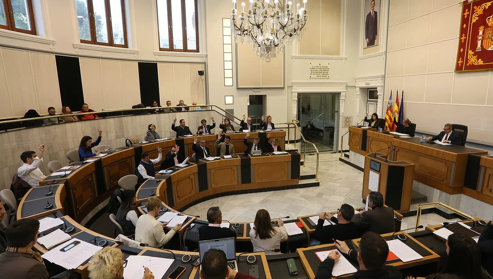 Una votación en el pleno Una votación en el pleno